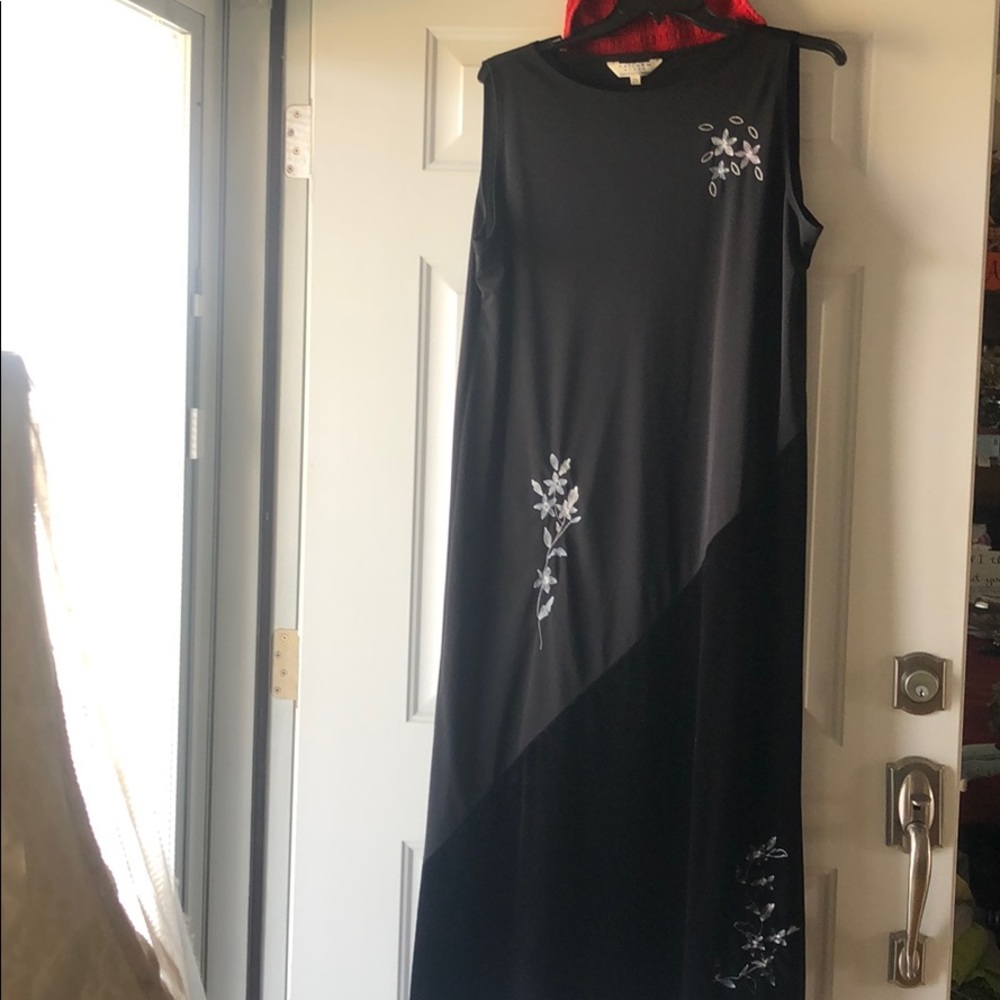 Long black sleeveless dress size 2X